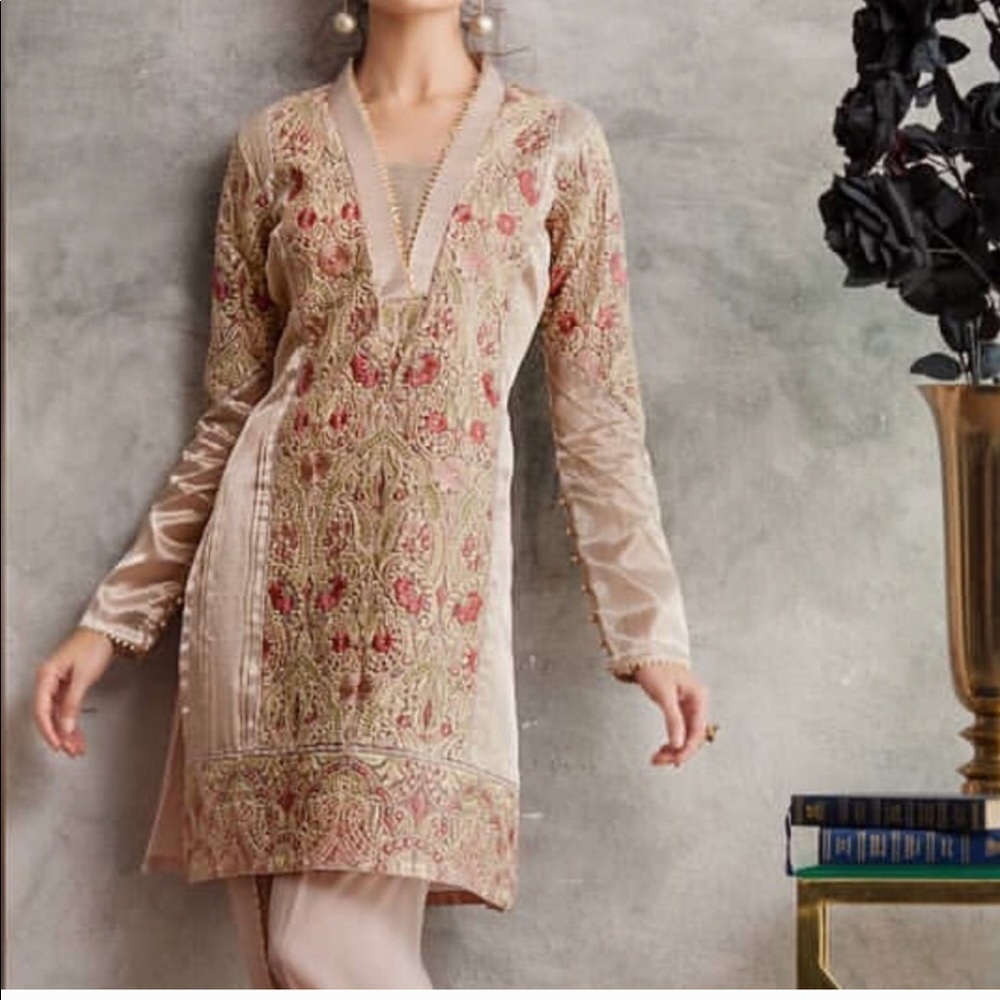 PAKISTANI KURTI (THREADS AND MOTIFS) DESIGNER